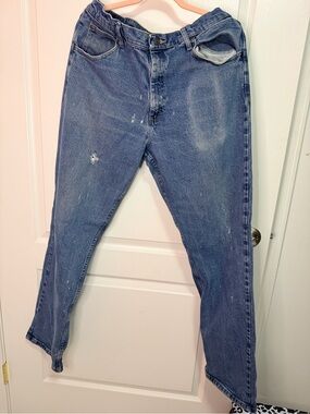 Wrangler Men's Distressed Blue Relaxed Jeans